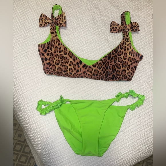 KaiLani reversible bikini top size L - Picture 3 of 3